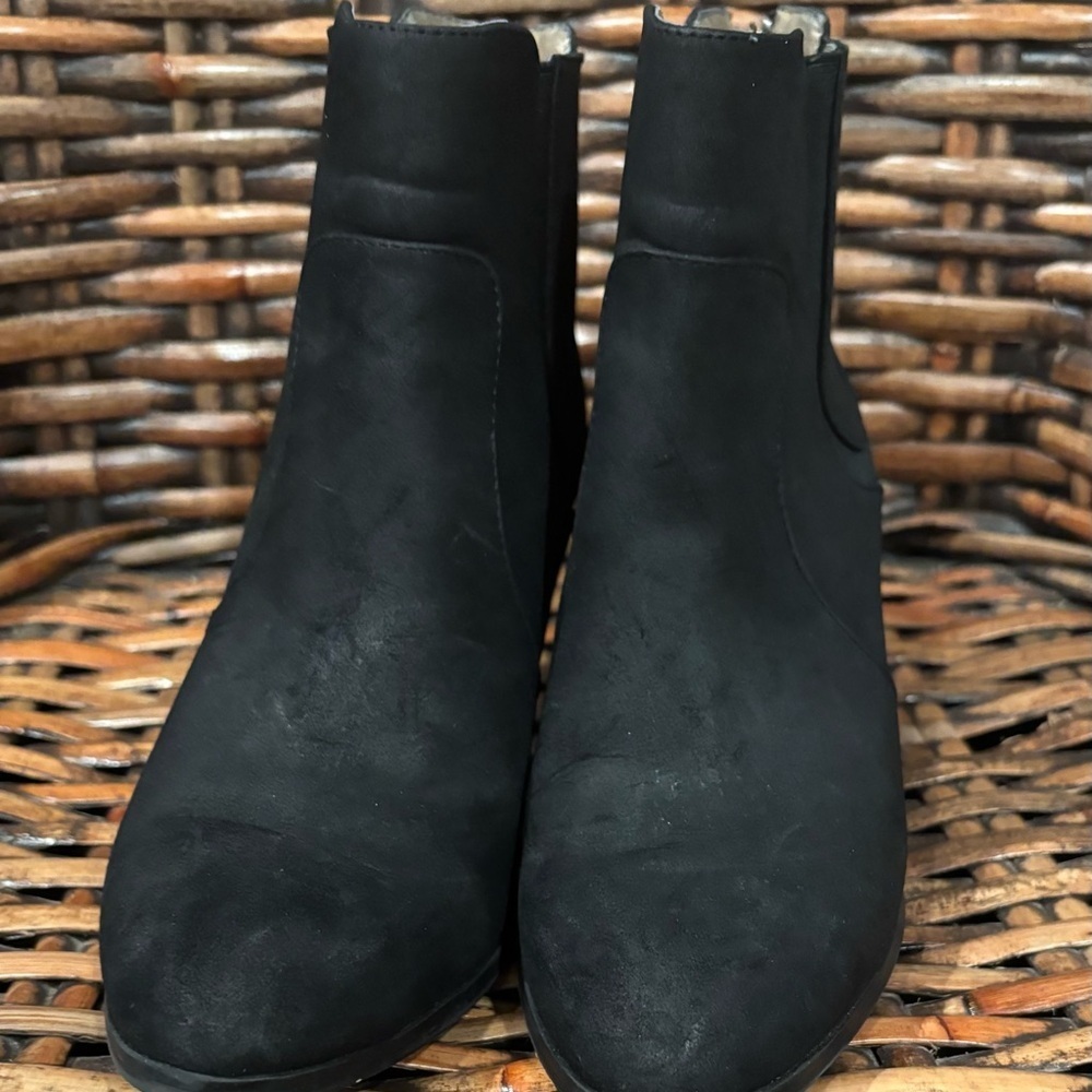 Adrienne Vittadini Baro black leather booties Chunky heel
Back zipper in size 8 - Picture 6 of 16
